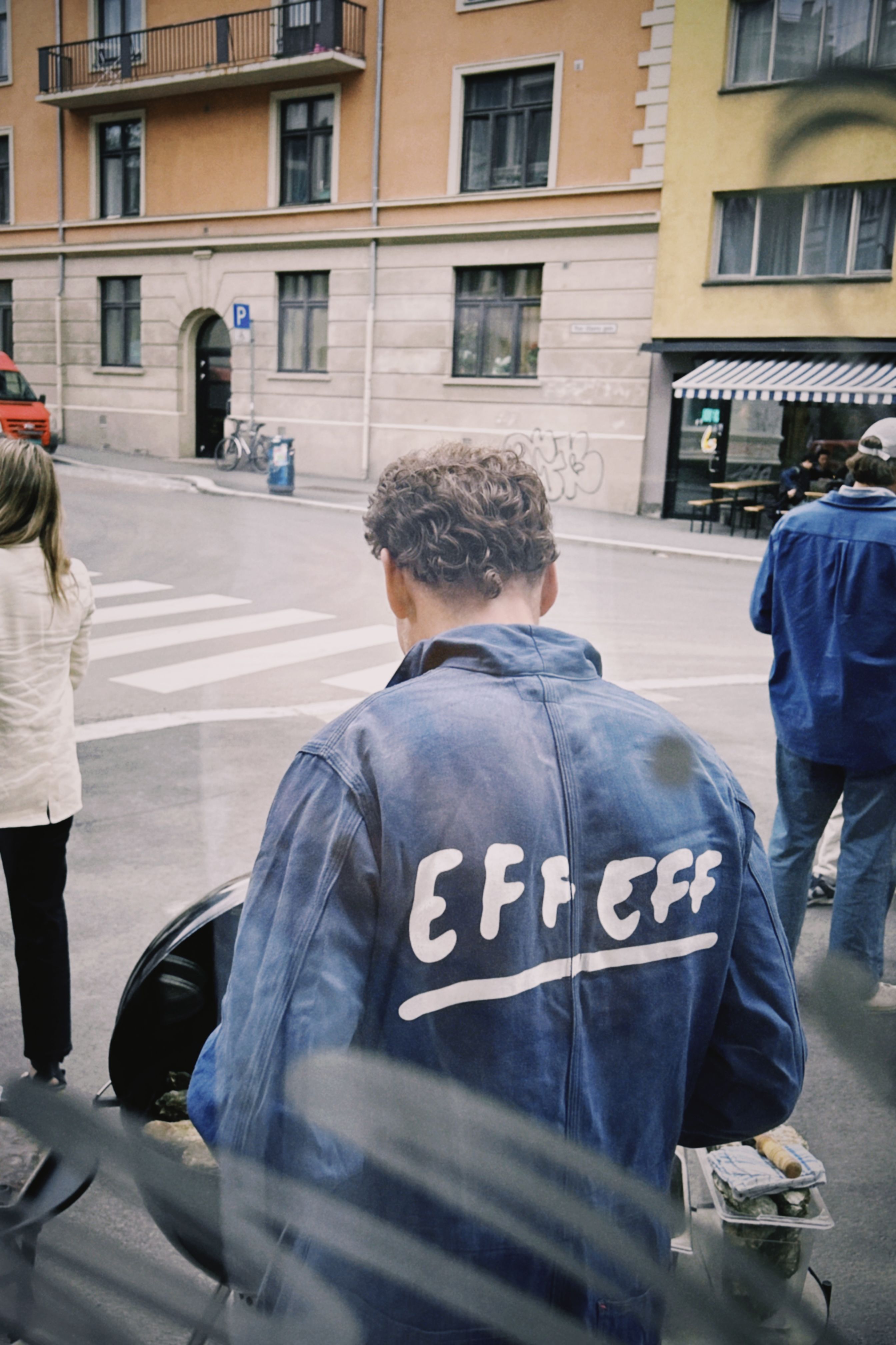 Eff Eff logo på grilldress.