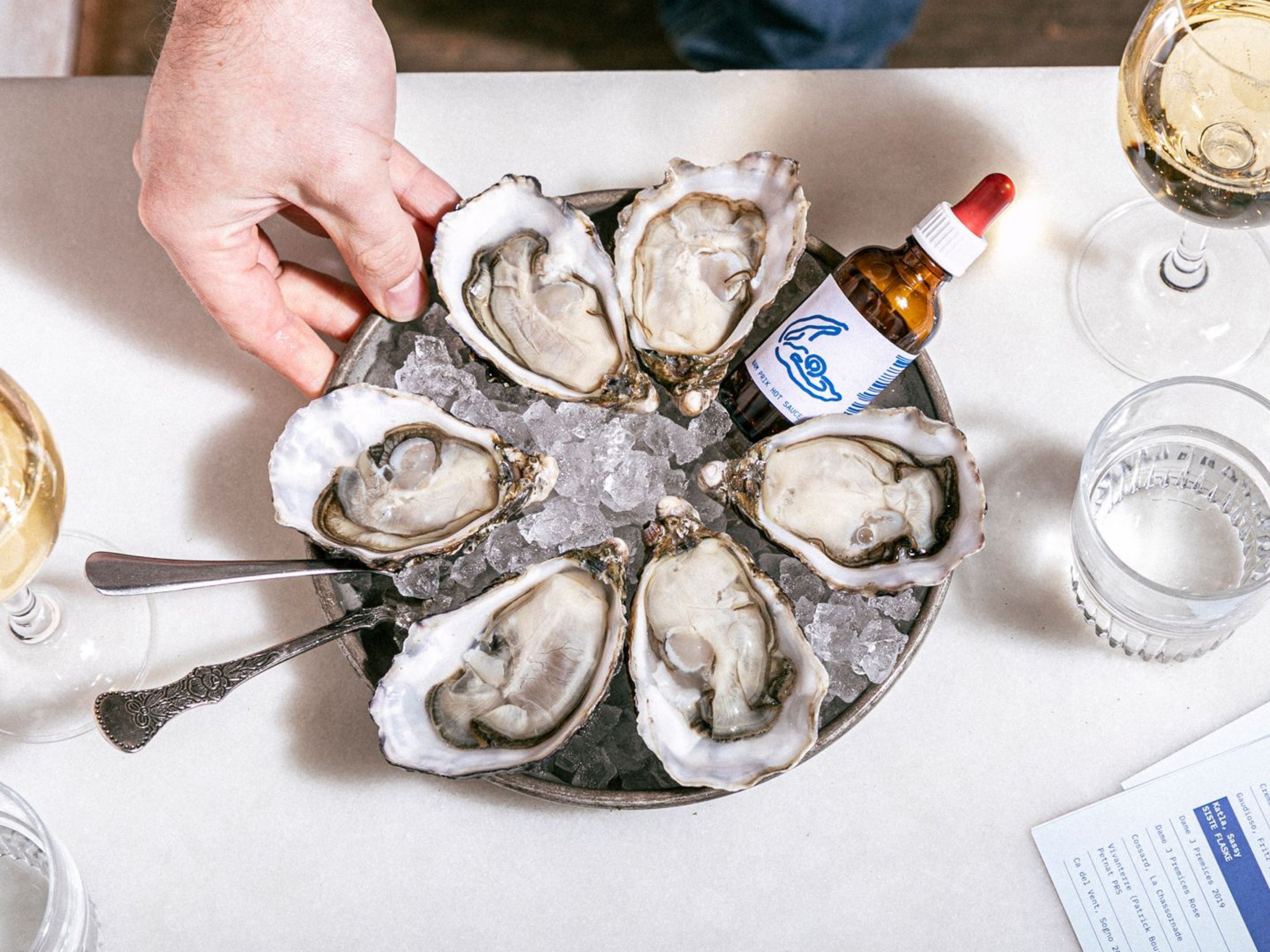 Østersfat på Eff Eff på dekket bord