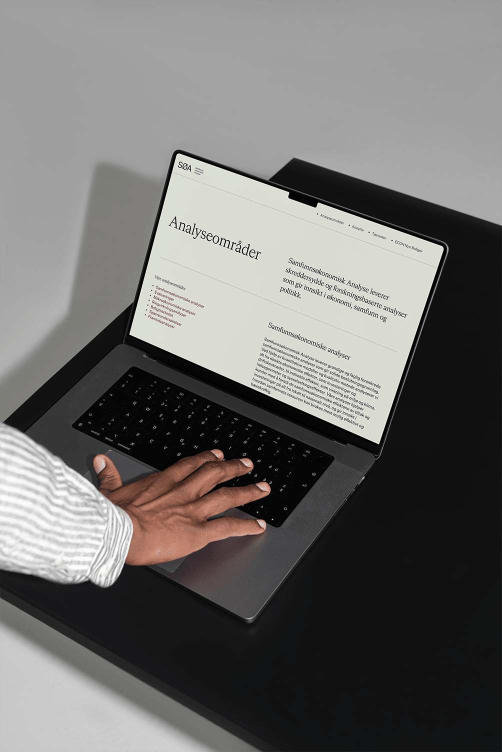 Laptop med SØA sin nettside.